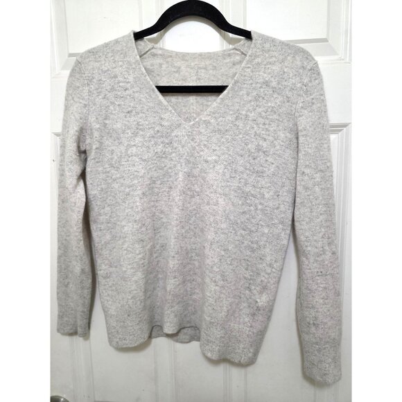 Aritzia The Group Babaton Women's V-Neck Soft Gray Sweater Long Sleeve 100% Cash - Picture 2 of 9